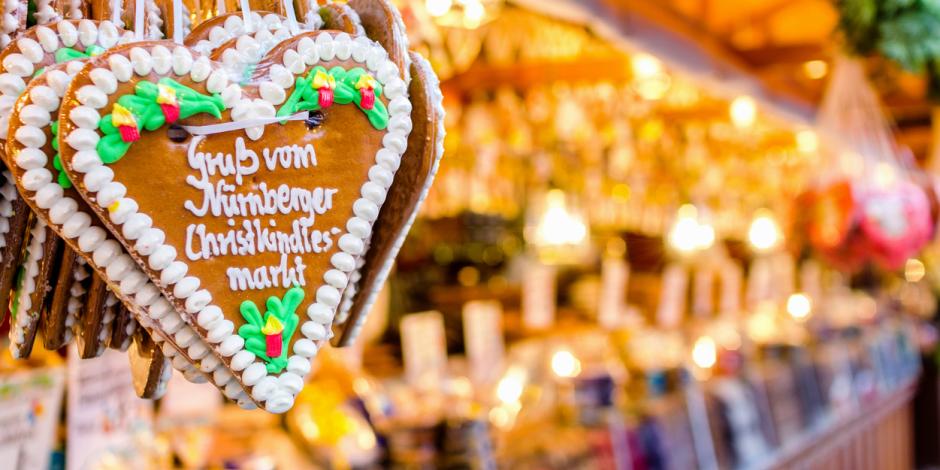 Lebkuchenherzen auf Weihnachtsmarkt in Nürnberg